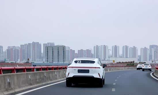 从容应对高速,城区多场景,阿维塔11智驾首秀强悍实力_车家号_发现车