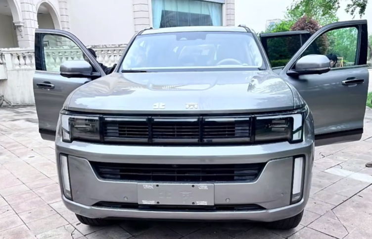 综上所述,北京bj60魔核电驱版以其新能源技术与越野性能的完美结合