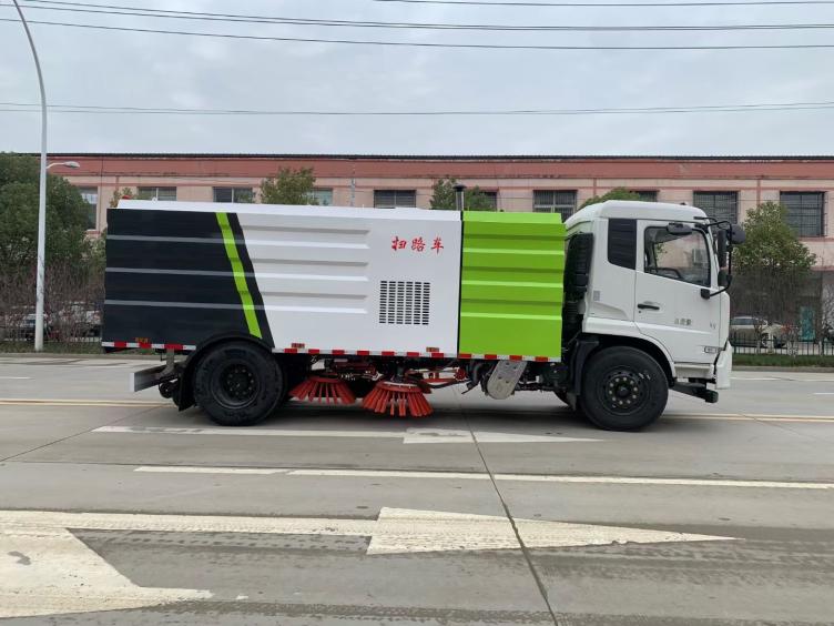 东风天锦扫路车 国六大型道路清扫车