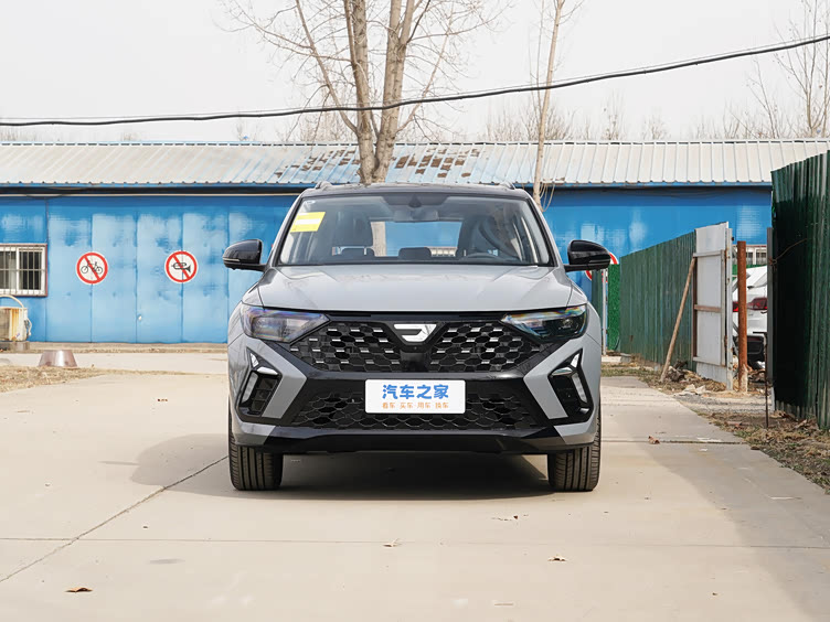 捷达vs5沿袭并保留了旧款车型的经典设计元素,然而对车头部份进行了