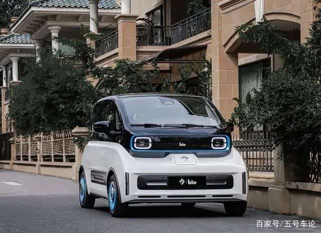 宝骏e300优惠1000-1.22万元