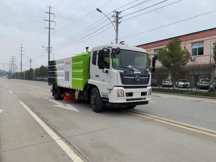 东风天锦扫路车 国六大型道路清扫车