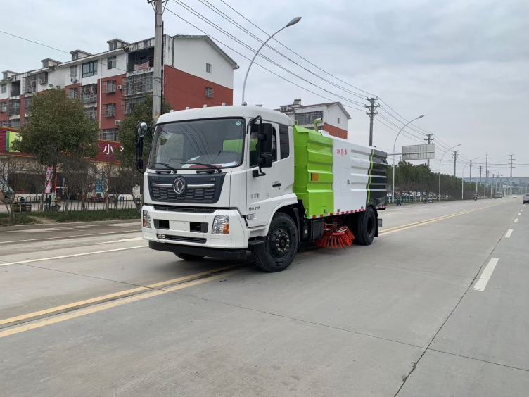 东风天锦扫路车 国六大型道路清扫车