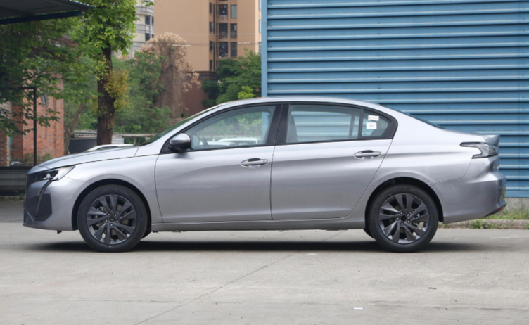 东风标致408龙京版,6.97万起售,挑战日产轩逸