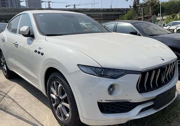 0t 8at 空气悬架!22款玛莎拉蒂莱万特锋芒版实拍,裸车86.68万