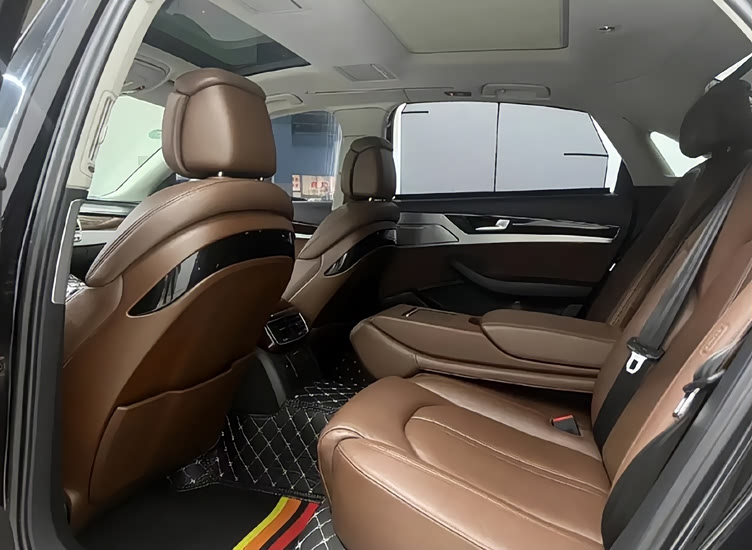 奥迪q7和阿勒泰魅力完美组合