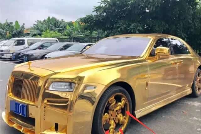 "黄金战车"劳斯莱斯,车牌价值200多万,有钱人都嫌弃