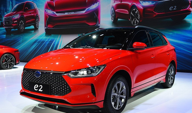 电动车里的精神小伙,比亚迪e2个性前卫,代步买菜好操控