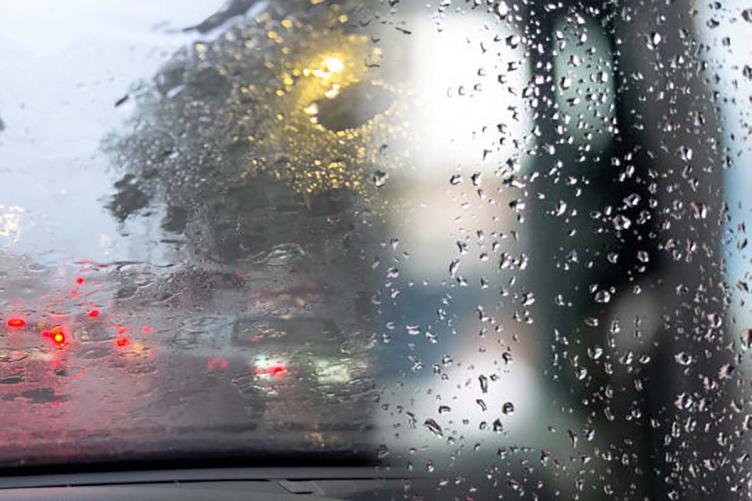 雨天必备:汽车玻璃防水涂层与亲水涂层的区别及用途