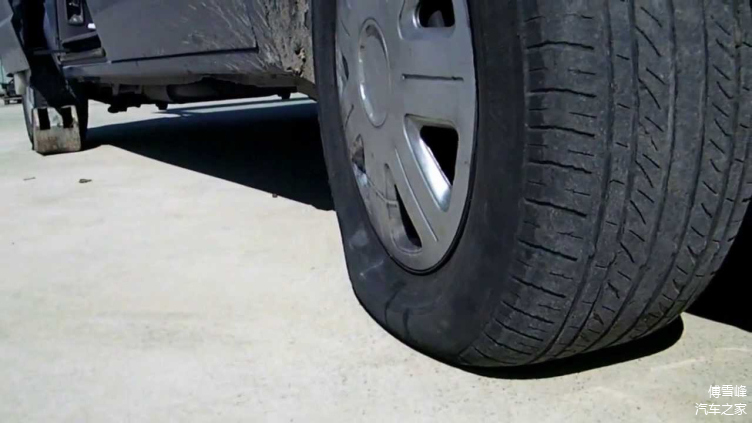 ▲轮胎主要靠充入的空气支撑车身重量