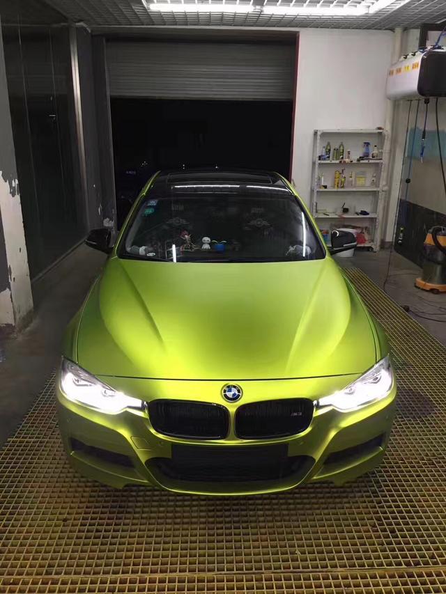 宝马汽车改色哑光电镀荧光绿车身贴膜效果图 清新颜色